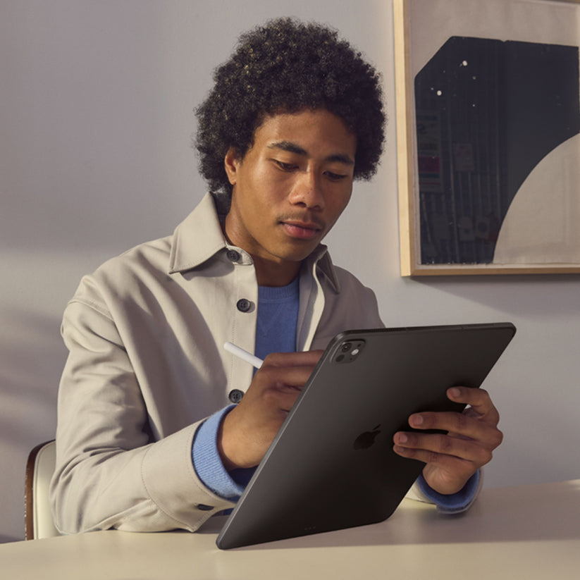 iPad_Pro_13-in_M5_Cellular_Silver_PDP_Image_Position_5__ITIT