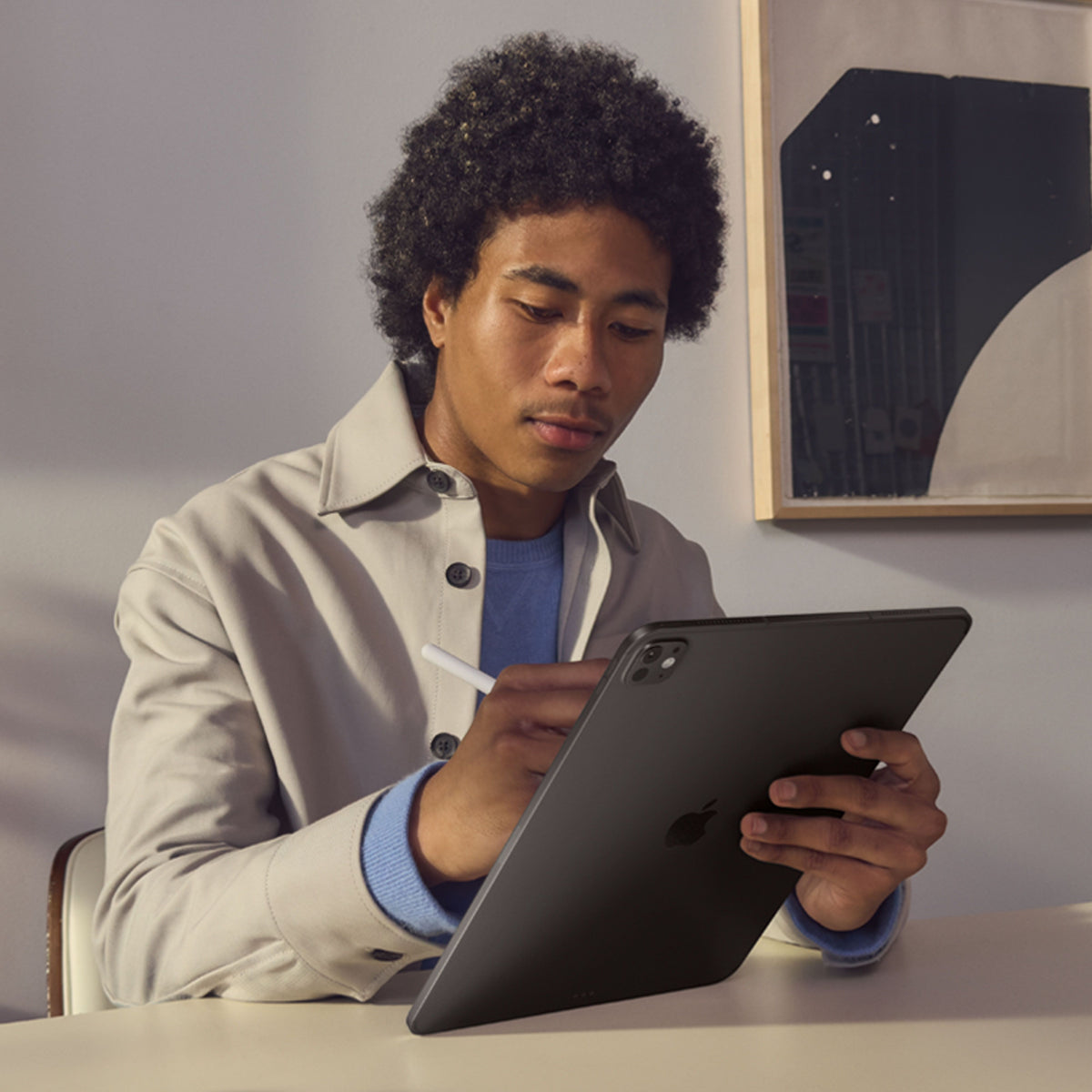 iPad_Pro_13-in_M5_Cellular_Space_Black_PDP_Image_Position_5__ITIT
